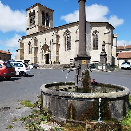 Jolie Maison De Bourg Tout Equipee 10Km D'Ambert Saint-Amant-Roche-Savine Værelse billede