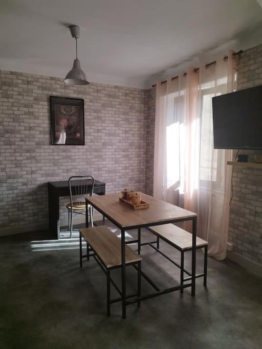 Jolie Maison De Bourg Tout Equipee 10Km D'Ambert Saint-Amant-Roche-Savine Eksteriør billede