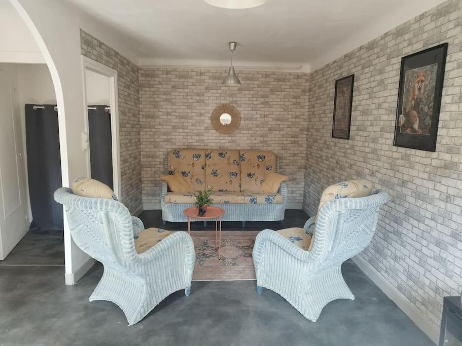 Jolie Maison De Bourg Tout Equipee 10Km D'Ambert Saint-Amant-Roche-Savine Eksteriør billede
